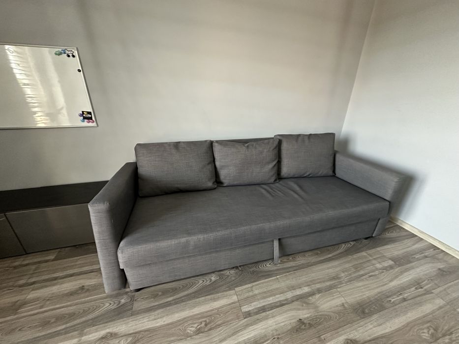 Sofa szara rozkładana  z poduszkami