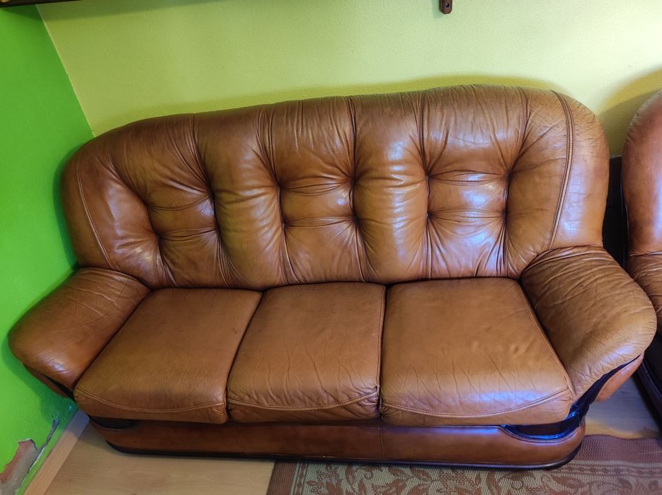Conjunto de sofá-cama e 2 poltronas em pele