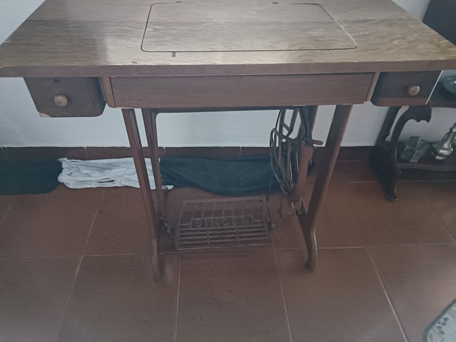 Maquina de costura Singer Antiga