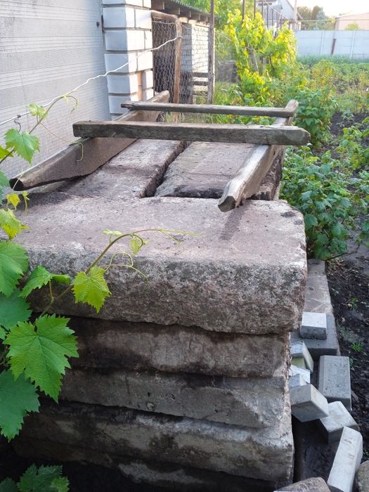 Б/у дорожня бордюра