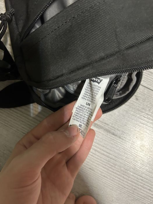Сумка levi’s.