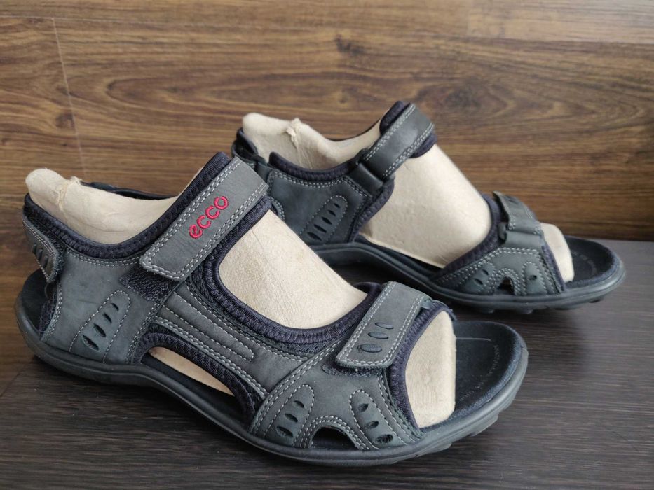 Женские сандалии ECCO р. 39 стелька 25,5 см. цвет черного асфальта.