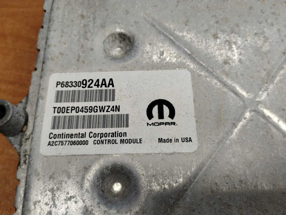 komputer sterownik silnika Jeep Cherokee WK2 3.6 V6 Dodge P6833.0924AA