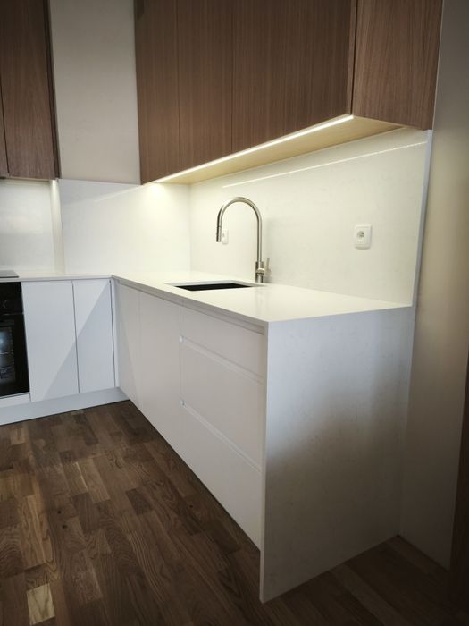 Blaty kuchenne i łazienkowe z kamienia naturlnego | Konglomerat