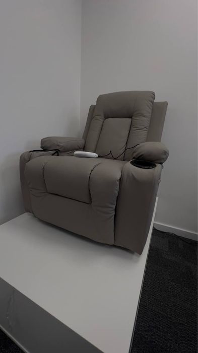Fotel masujący rozkładany z podnóżkiem szary + pilot BOX