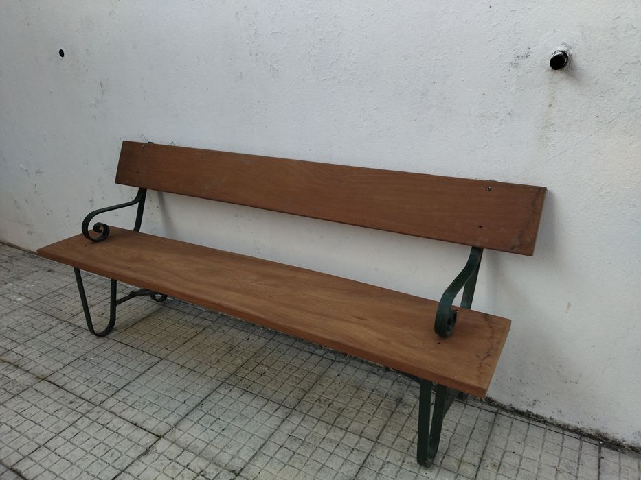 Banco antigo de jardim