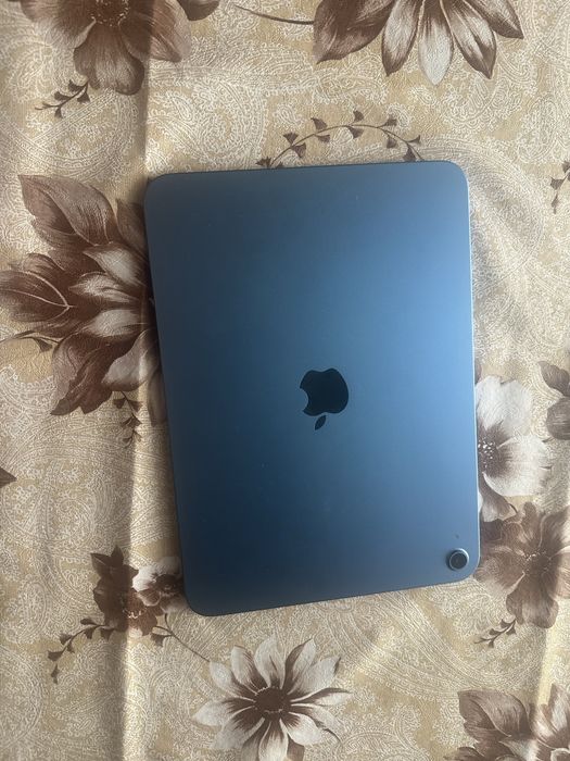 Продам планшет Ipad (A16)