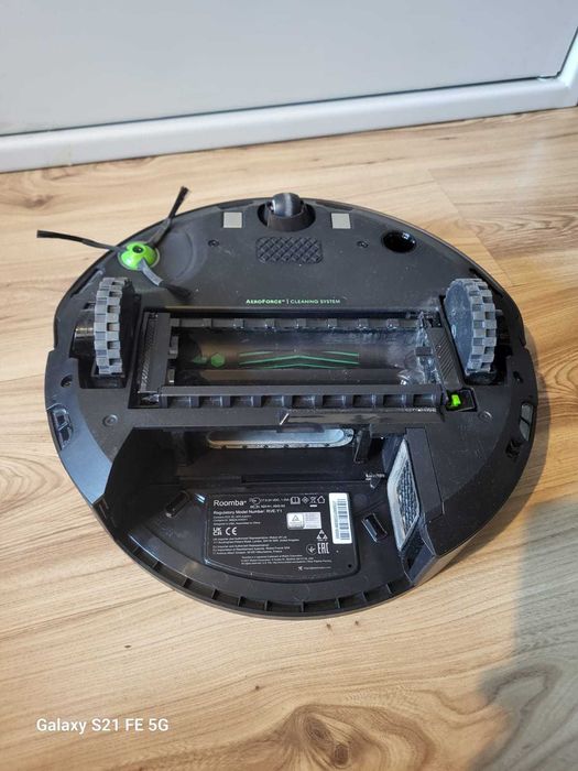 Robot sprzątający iRobot Roomba j7+ z Clean Base