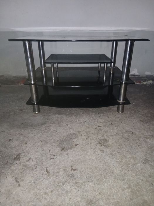 Mesa de vidro pequena mas com bastante qualidade