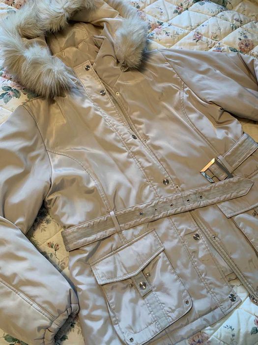 Куртка бежевая с натуральным мехом 48-50.