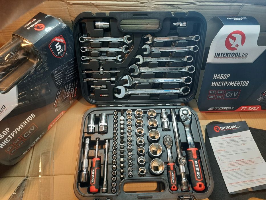 Набір інструментів, головки+ключі, 1/2", 1/4"  82од INTERTOOL ET-8082