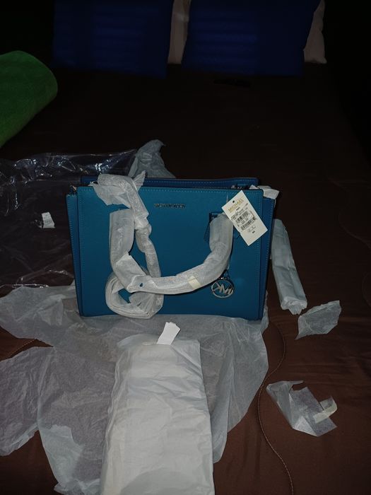 Mala azul muito bonito nova