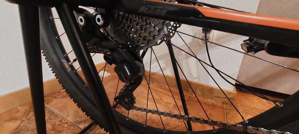 Bicicleta KTM 27,5 em carbono