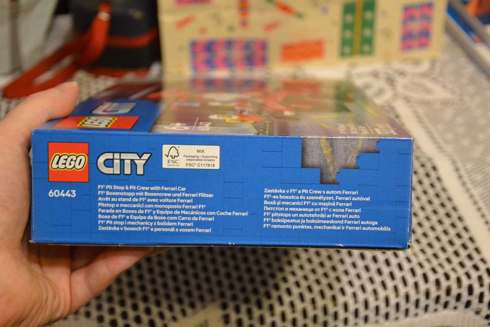 Lego City Formula 1 Ferrari Racing Pit Stop mechanicy