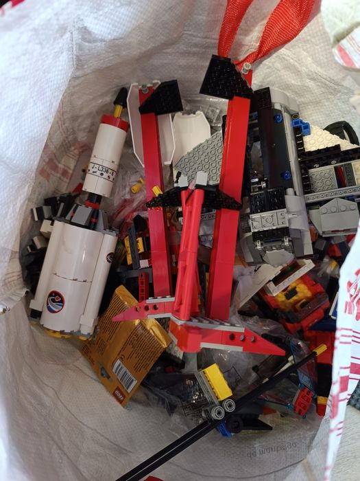 Lote LEGO 2.7kg - Space Centre + Monster Fighters Hearse + 2 Saquetas S10