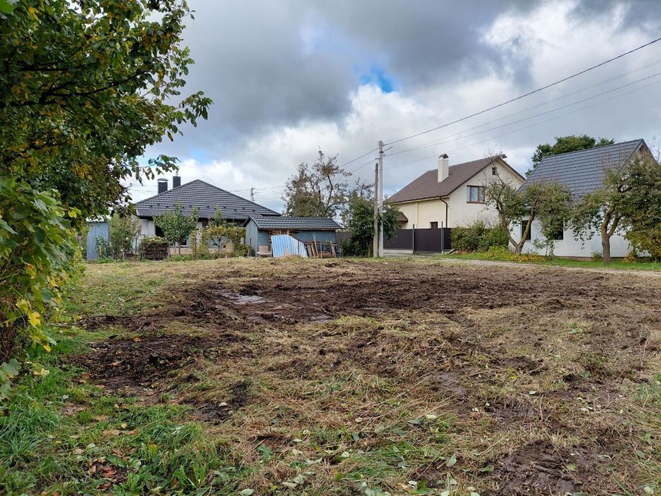 Перспективна ділянка на околиці міста!