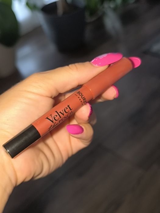 Bourjois Paris Velvet the pencil