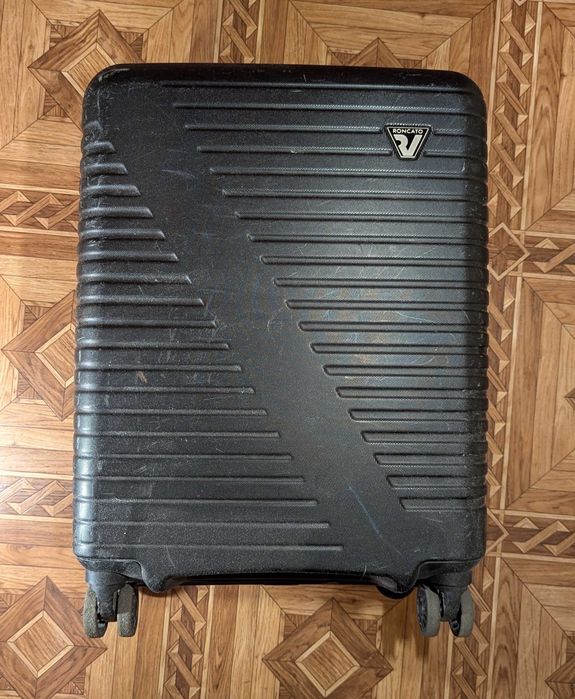 Валіза Roncato Sunlite ручна поклажа 41 л Чорна (413043/01)