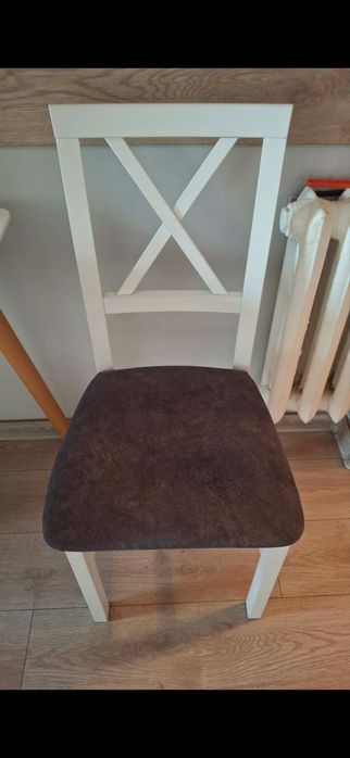 Biały stół + 3 krzesła komplet solidny i gotowy do użycia.