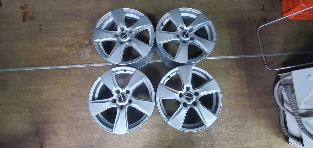 Диски 5 120 R17 Volkswagen Amarok 8J, ET49, ЦО 65,1  Italy BORBET