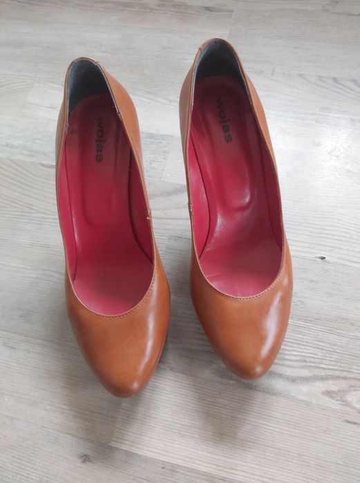 Czółenka na platformie Wojas