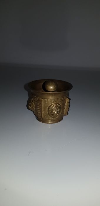 Almofariz em bronze antigo e bem conservado