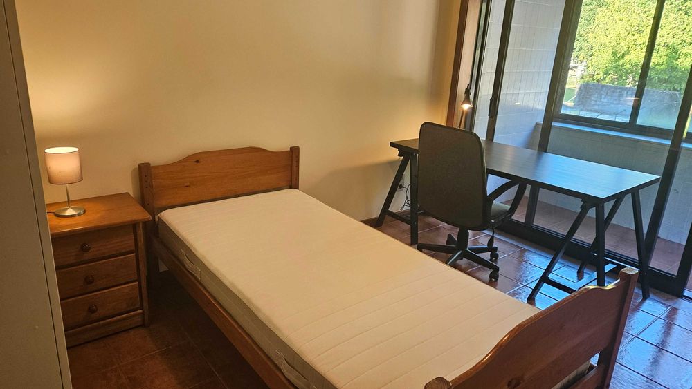 Quarto a estudante no Pólo Universitário (apartamento apenas com 2 quartos)