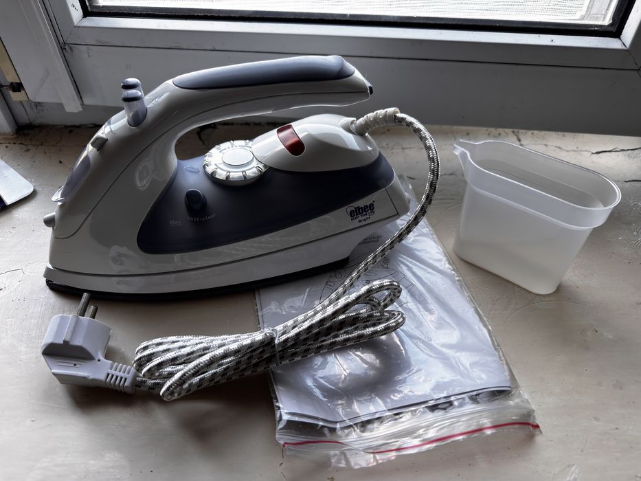 Продам новый утюг Elbee steam iron/bright 12029