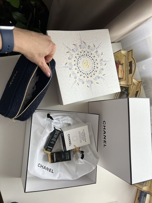 CHANEL крем для рук лак для нігтів бальзам для губ косметичка