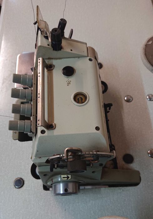 Máquina de Costura de Corte e Cose da marca Pegasus EXT-5214-03