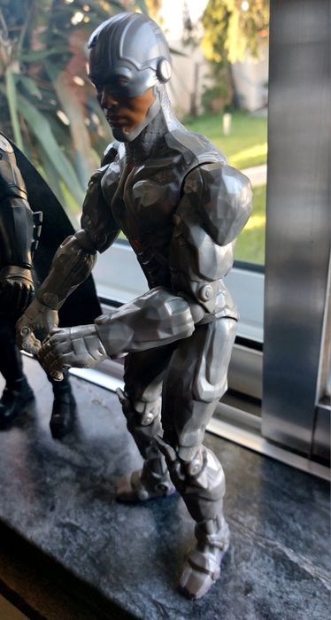 Três figuras cyborg spider-man Batman.436768204517560326