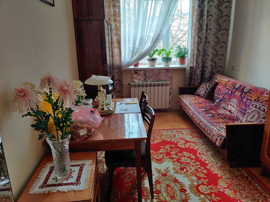 Продається двоповерховий капітальний будинок, район Роші