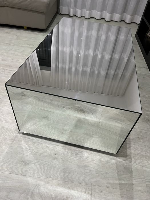 Mesa de centro espelhada