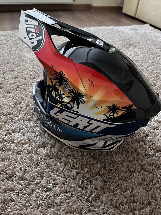 Рідкісний шолом Airoh Twist 2.0 LazyBoy з окулярами LEATT