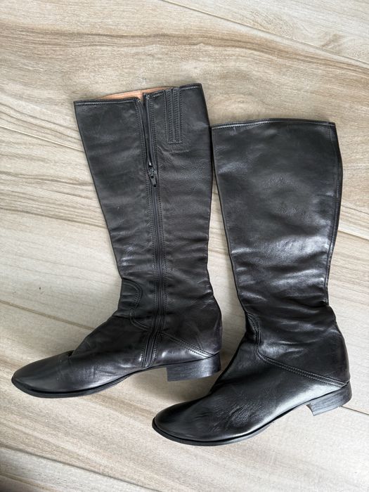 Botas de cano alto em pele - tamanho 37