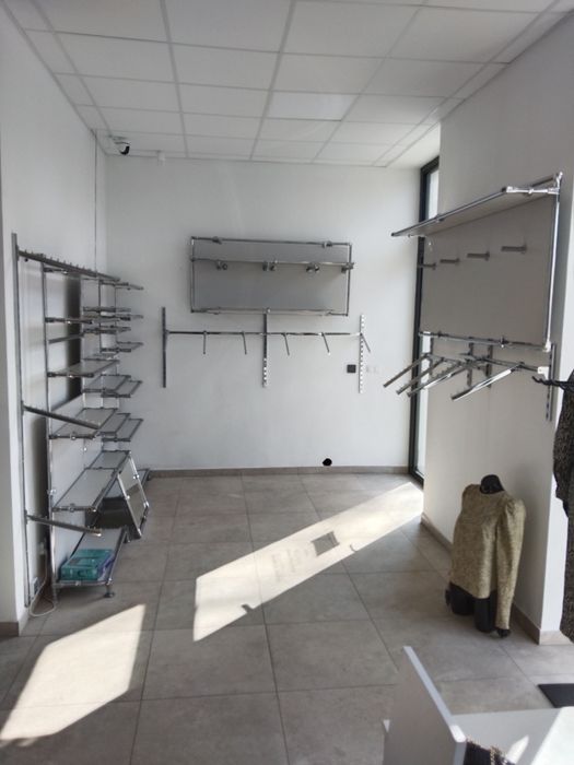 Regały sklepowe na odzież