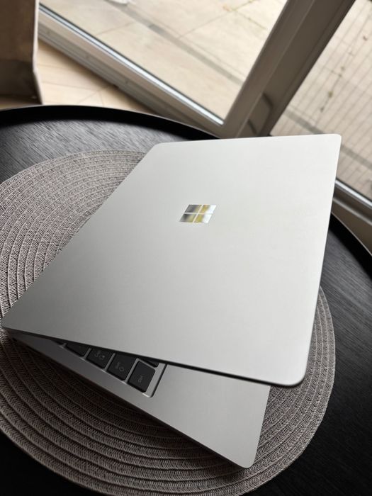 Laptop Windows Surface 13.8”