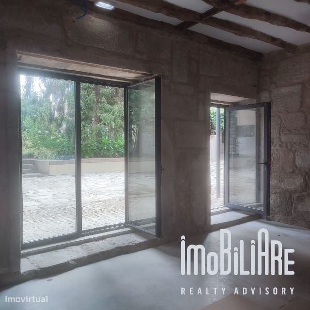 Arrenda-se Escritório / Loja Zona Mota Galiza, Maternidade