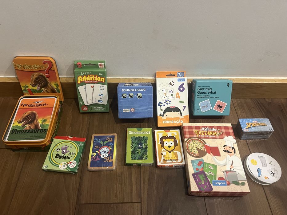 Vendo pack de cartas e jogos  ( criancas)