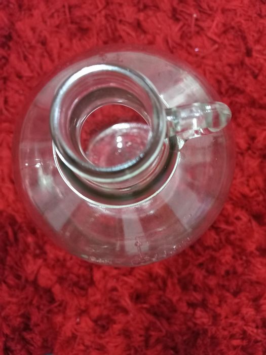 Garrafão de vidro  com pega .Muito Antigo. Ideal para  decoração..