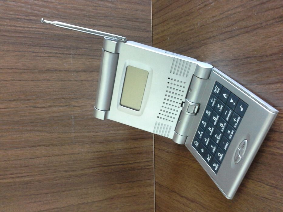 Настольные / дорожные Часы    Радио FМ   -  калькулятор  - календарь