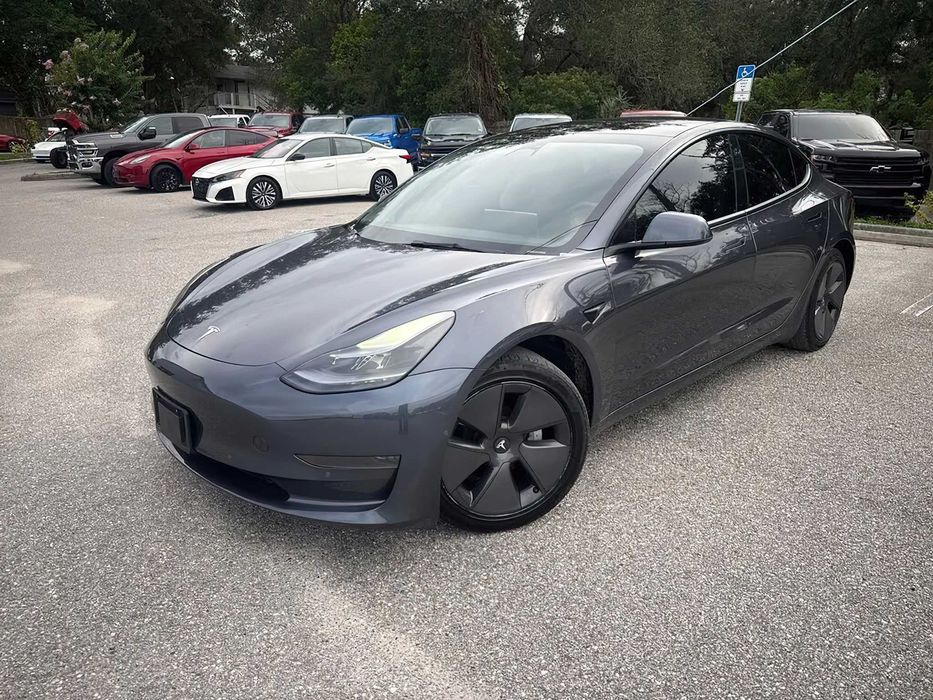 Tesla Model 3      2023