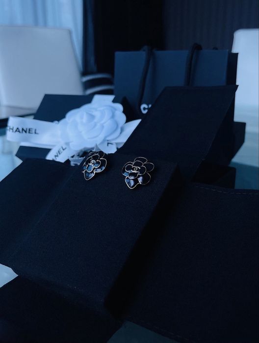 Серьги-пусеты Chanel ( оригинальные, новые )