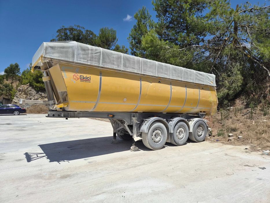 Semi reboque basculante fliegl