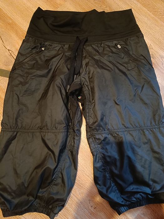 Spodnie sportowe Nike typu rybaczki