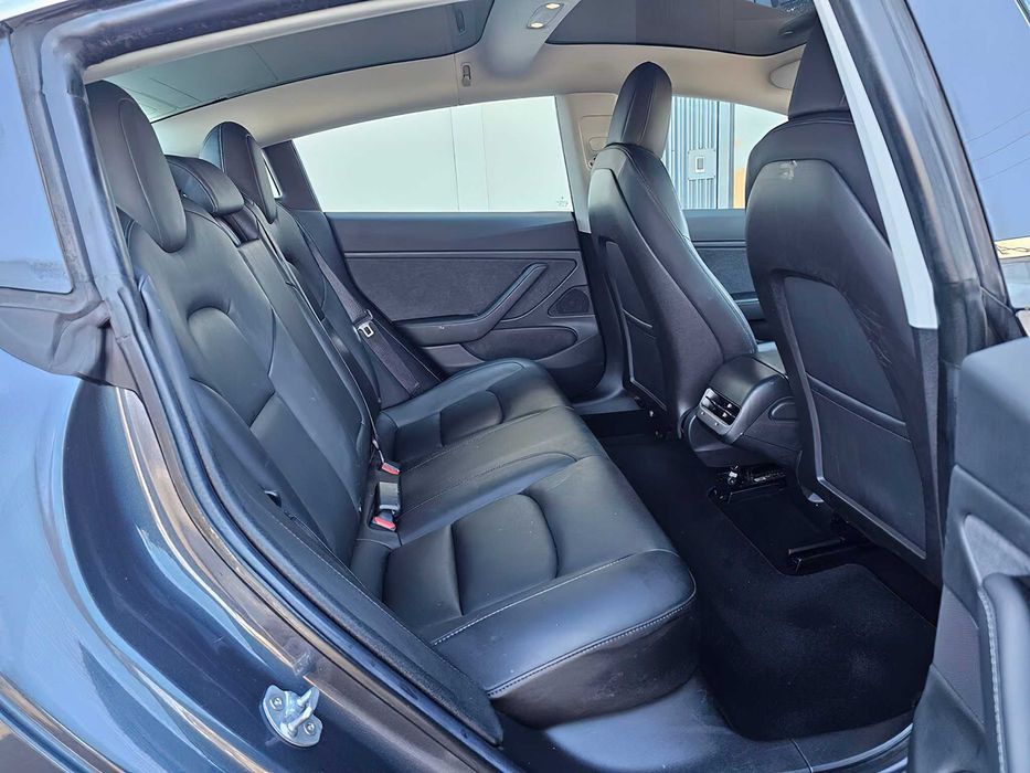 Tesla Model 3 Long Range      2019