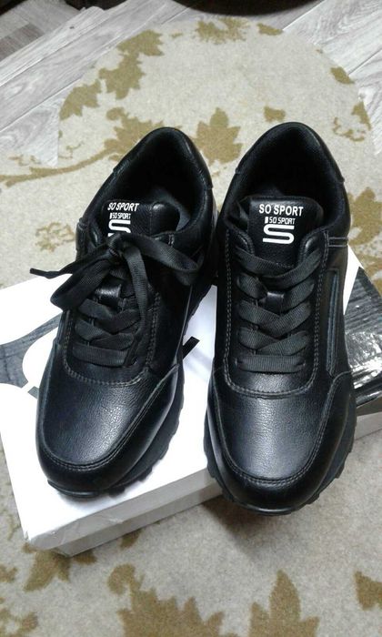 Кроссовки кожаные женские