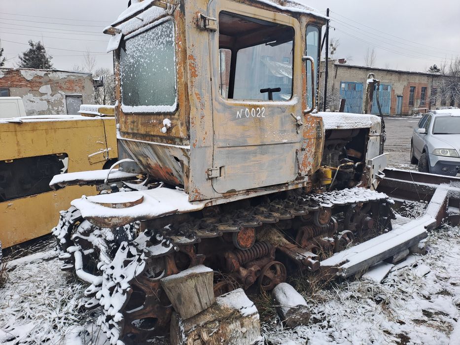 Бульдозер Д-606 під відновлення