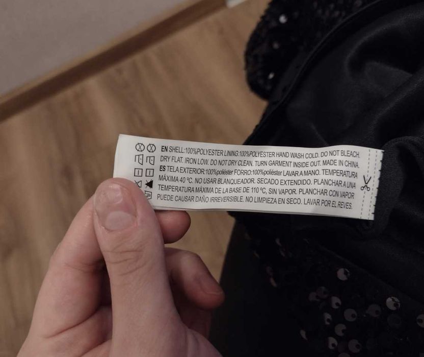 Mała czarna cekiny S