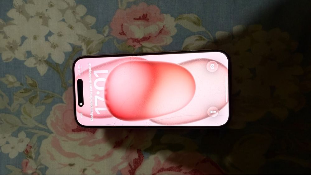 Iphone 15 128gb cor de rosa + 29 capas